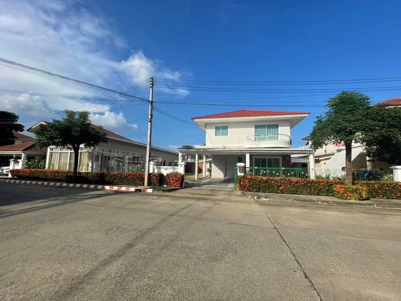 5 Bed House for Rent in Mueang Chiang Mai
