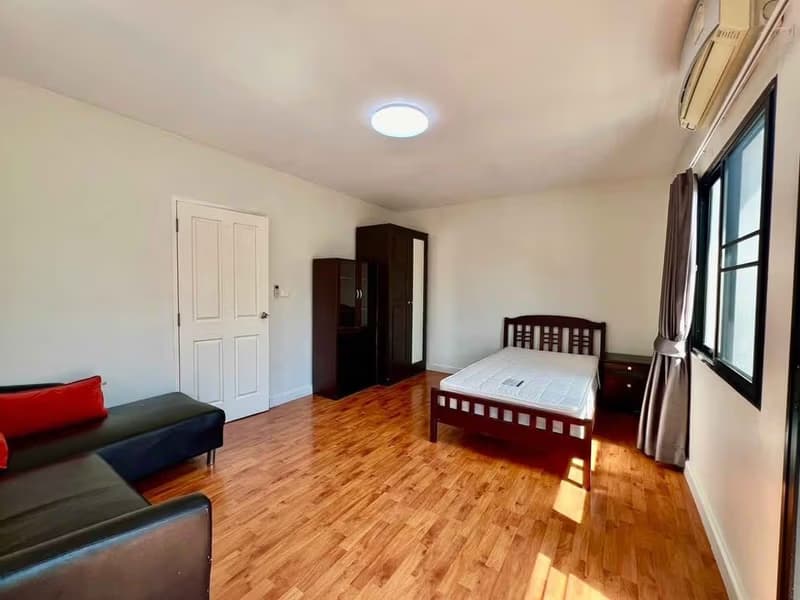 3 Bed Townhouse for Rent in Bang Kapi District