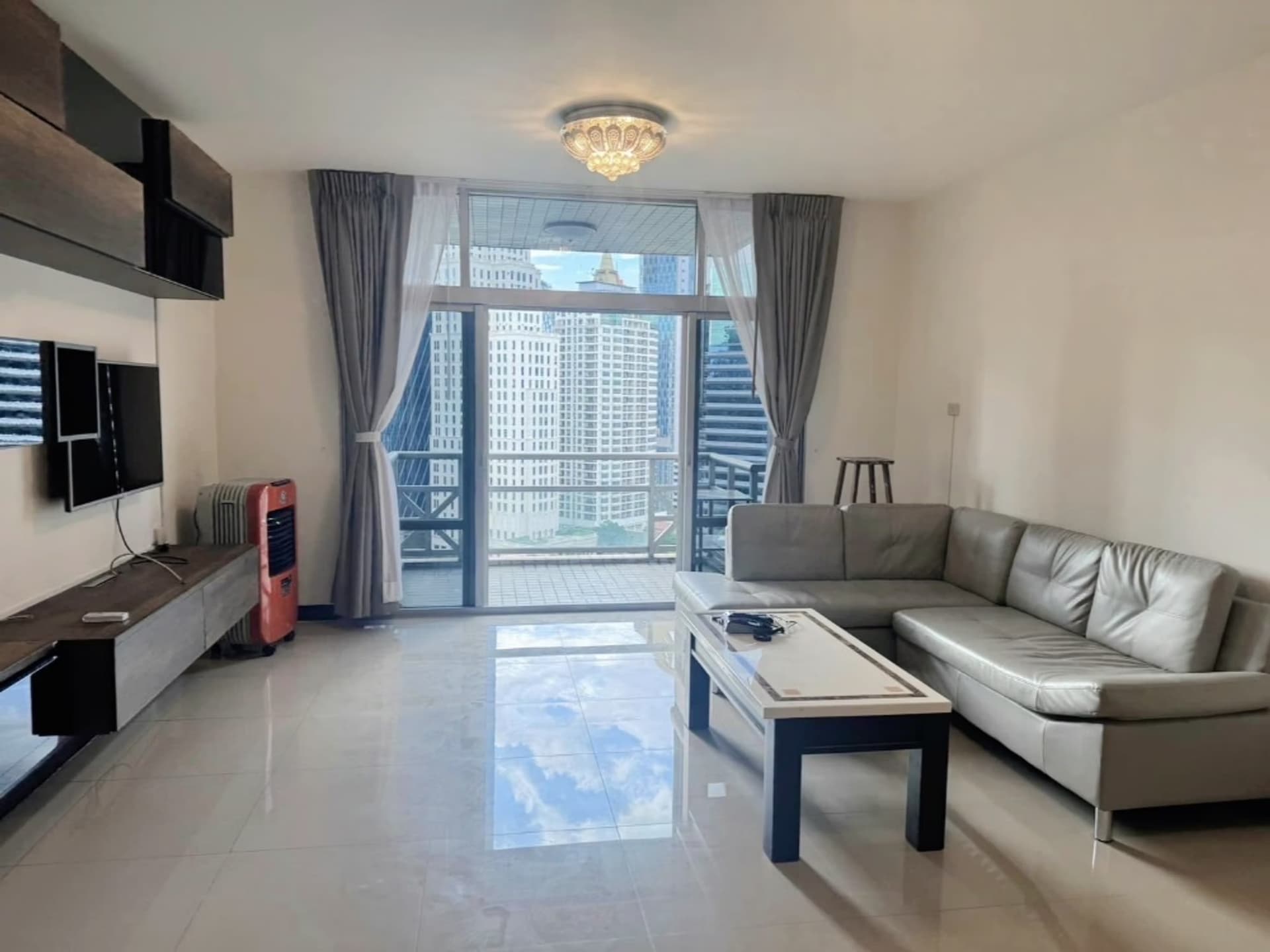 2 Bed Condo for Rent in Pathum Wan - Image 1
