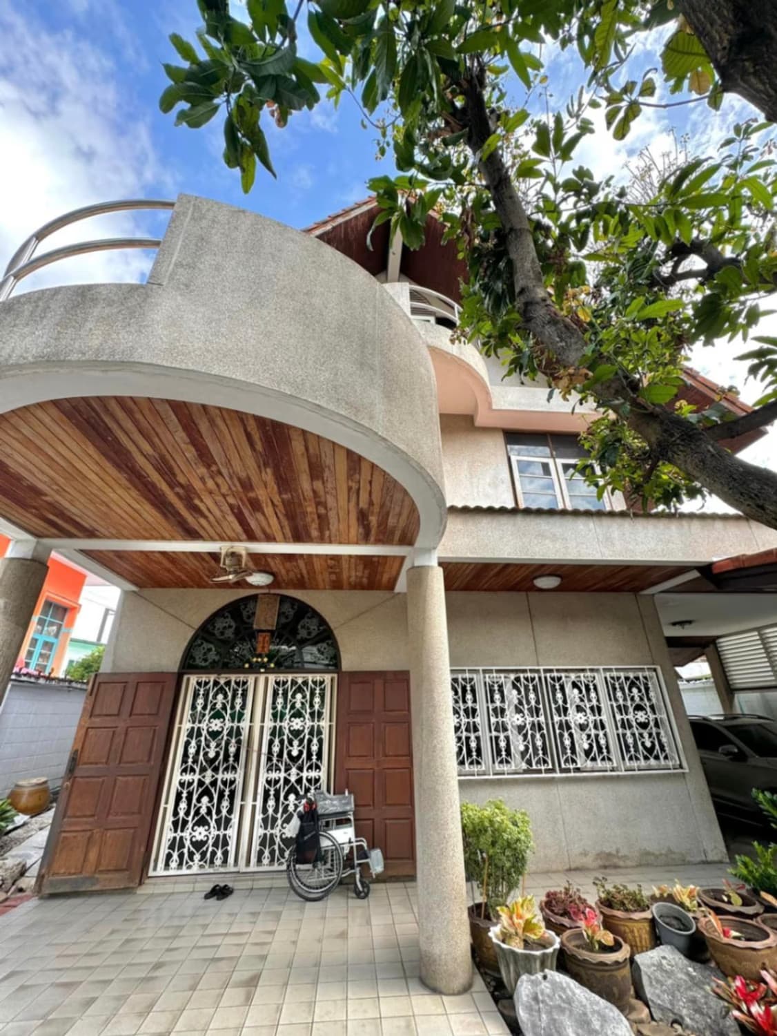 4 Bed House for Sale in Sathon - Image 4
