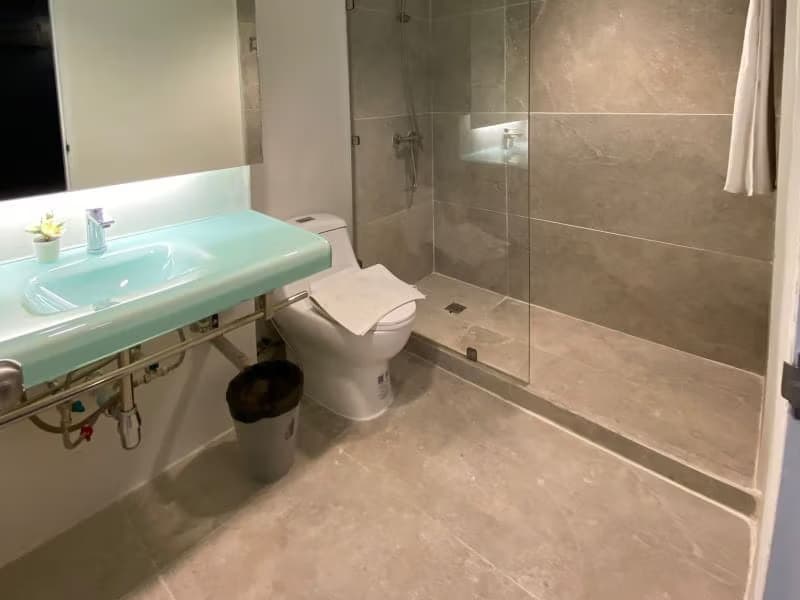 4 Bed condo for Rent  near undefined