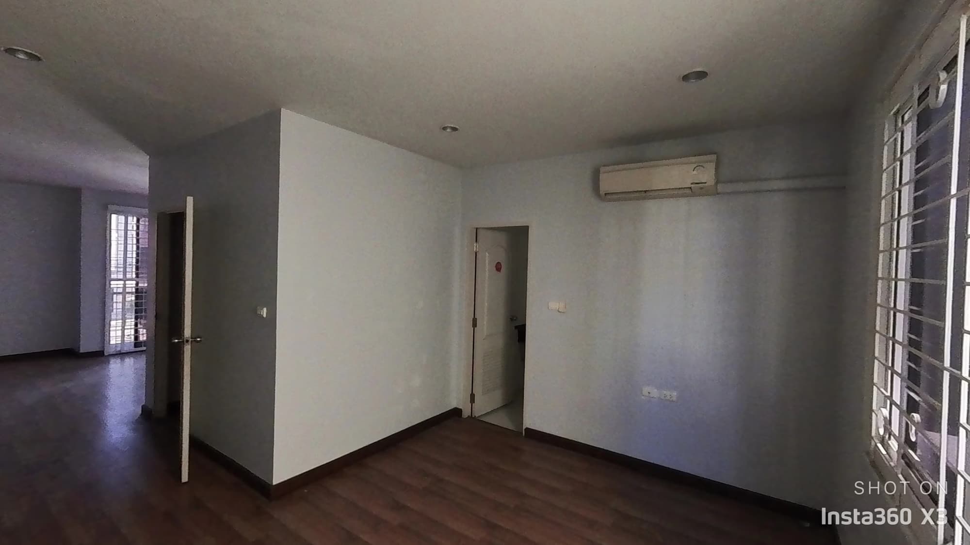 5 Bed Townhouse for Rent in Prawet - Image 5