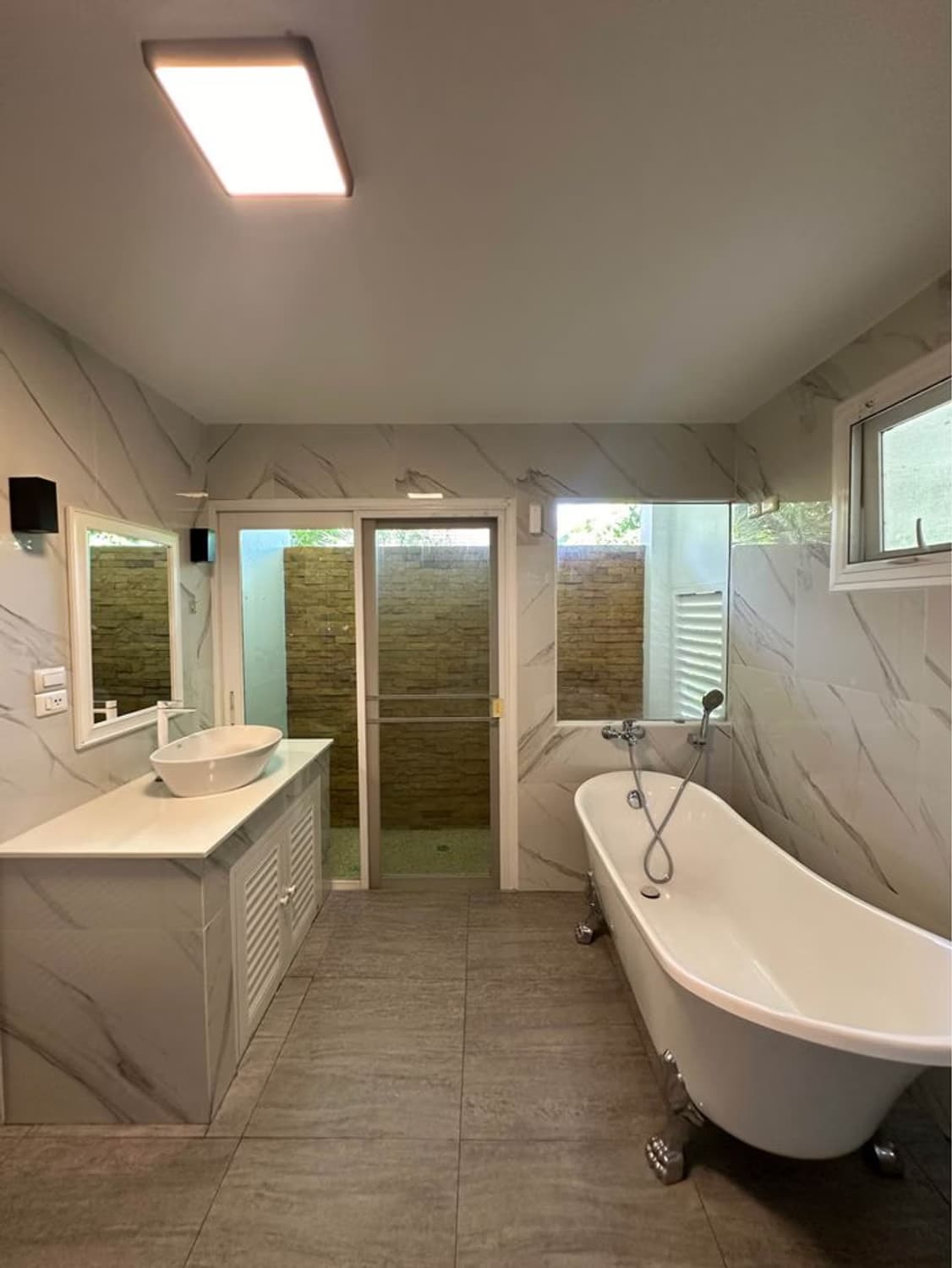 3 Bed House for Rent in Hang Dong - Image 5