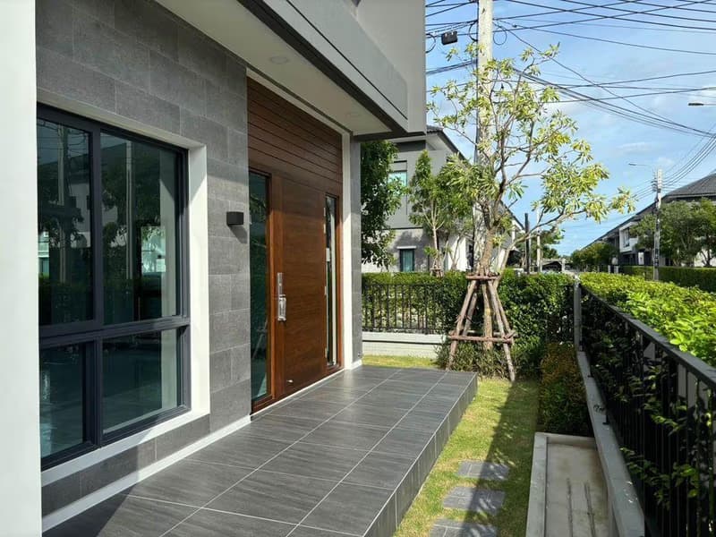 5 Bed House for Sale in Bang Phli