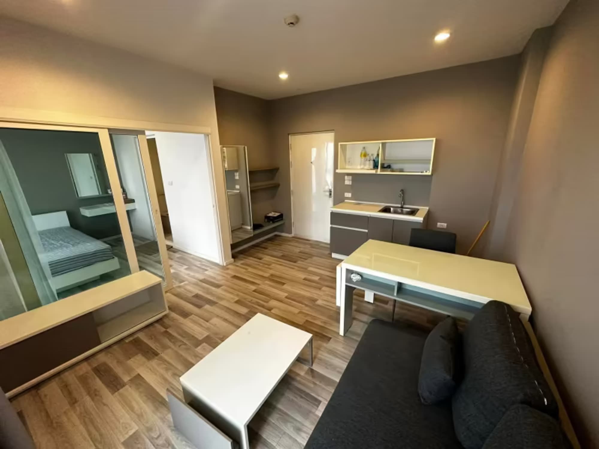 1 Bedroom Condo - Image 1