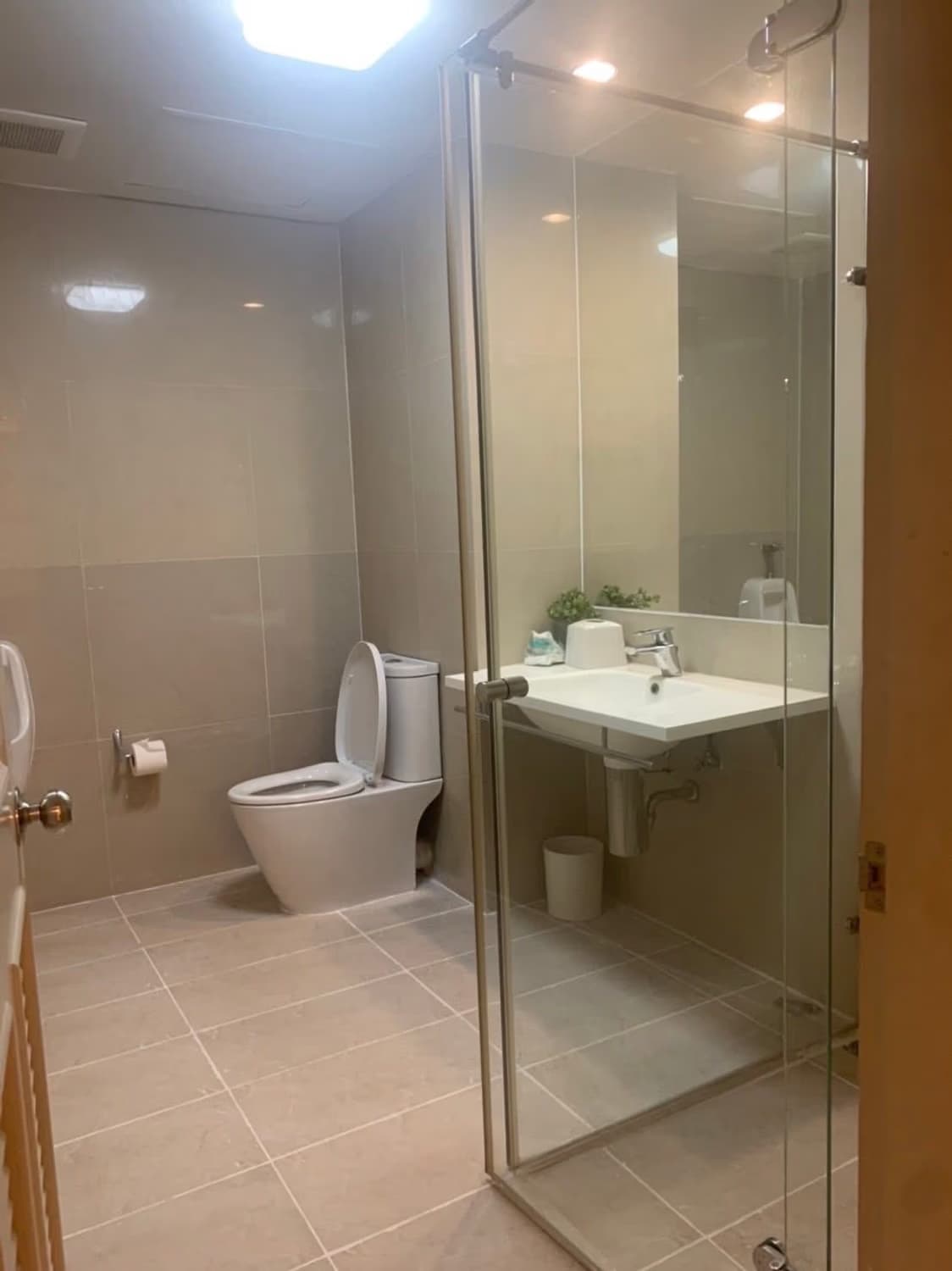 2 Bed Condo for Rent in Khlong San - Image 10