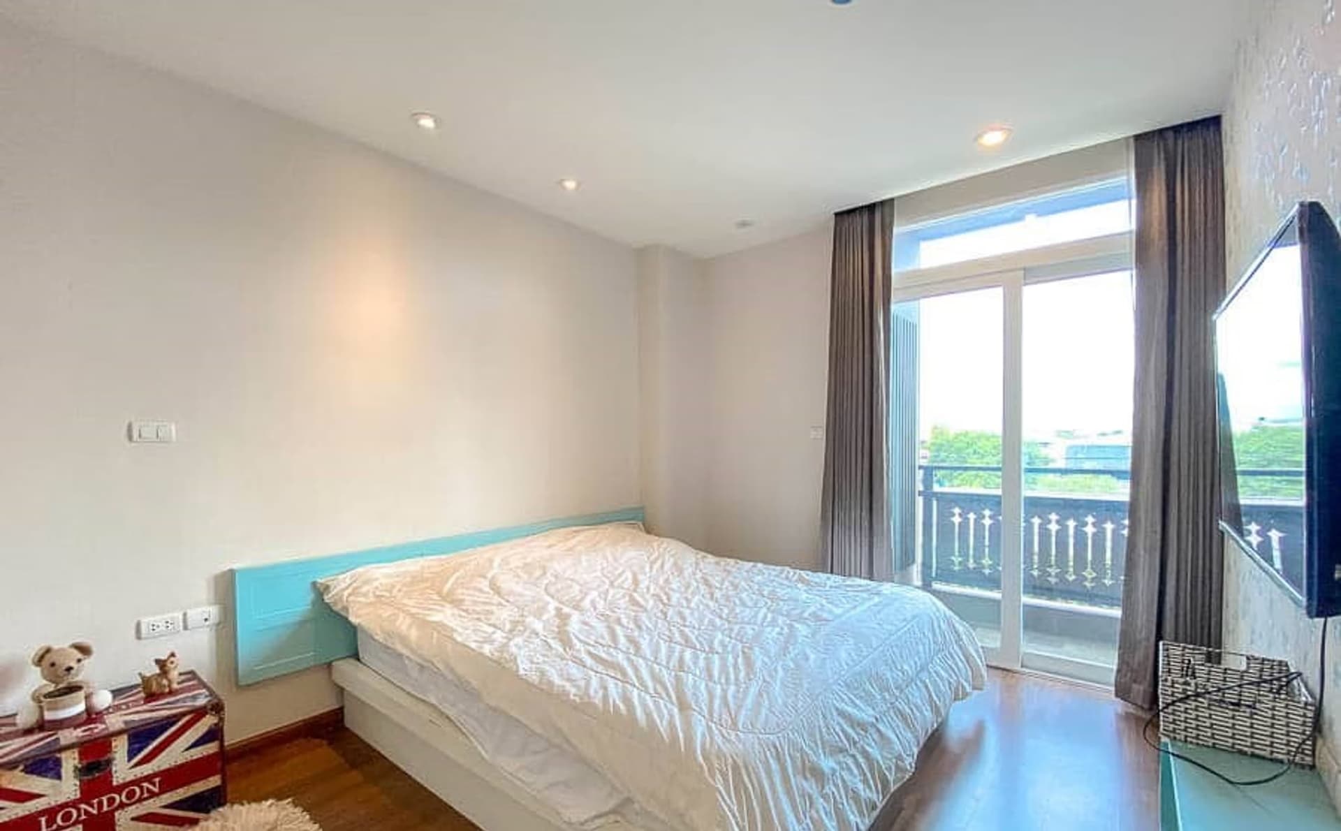 1 Bedroom Condo - Image 6