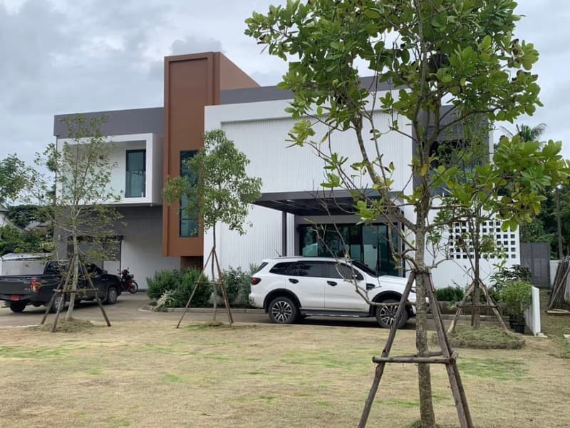 5 Bed House for Rent and Sale in San Sai