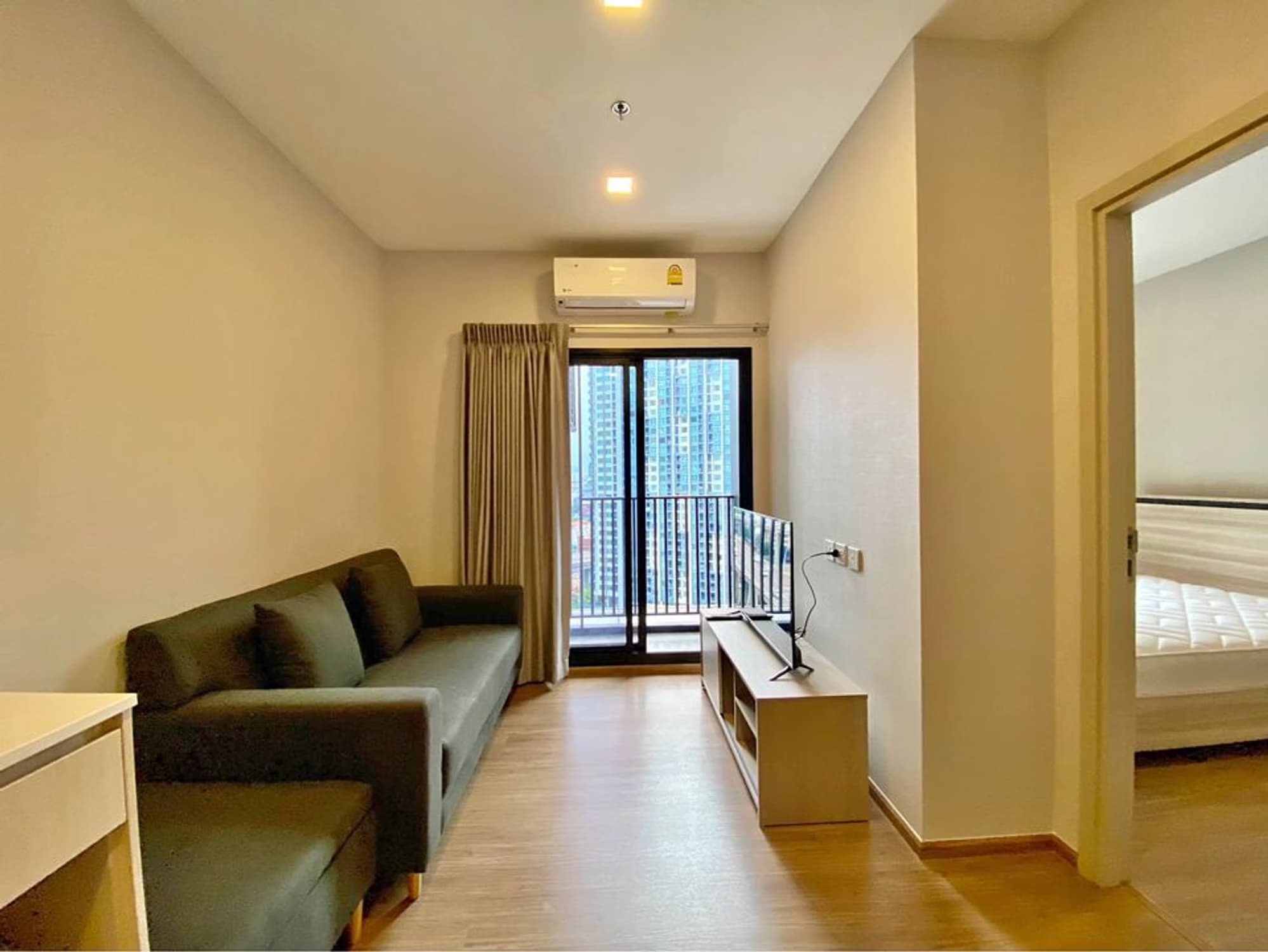 Condo for Rent at Life Ratchadapisek - Image 1