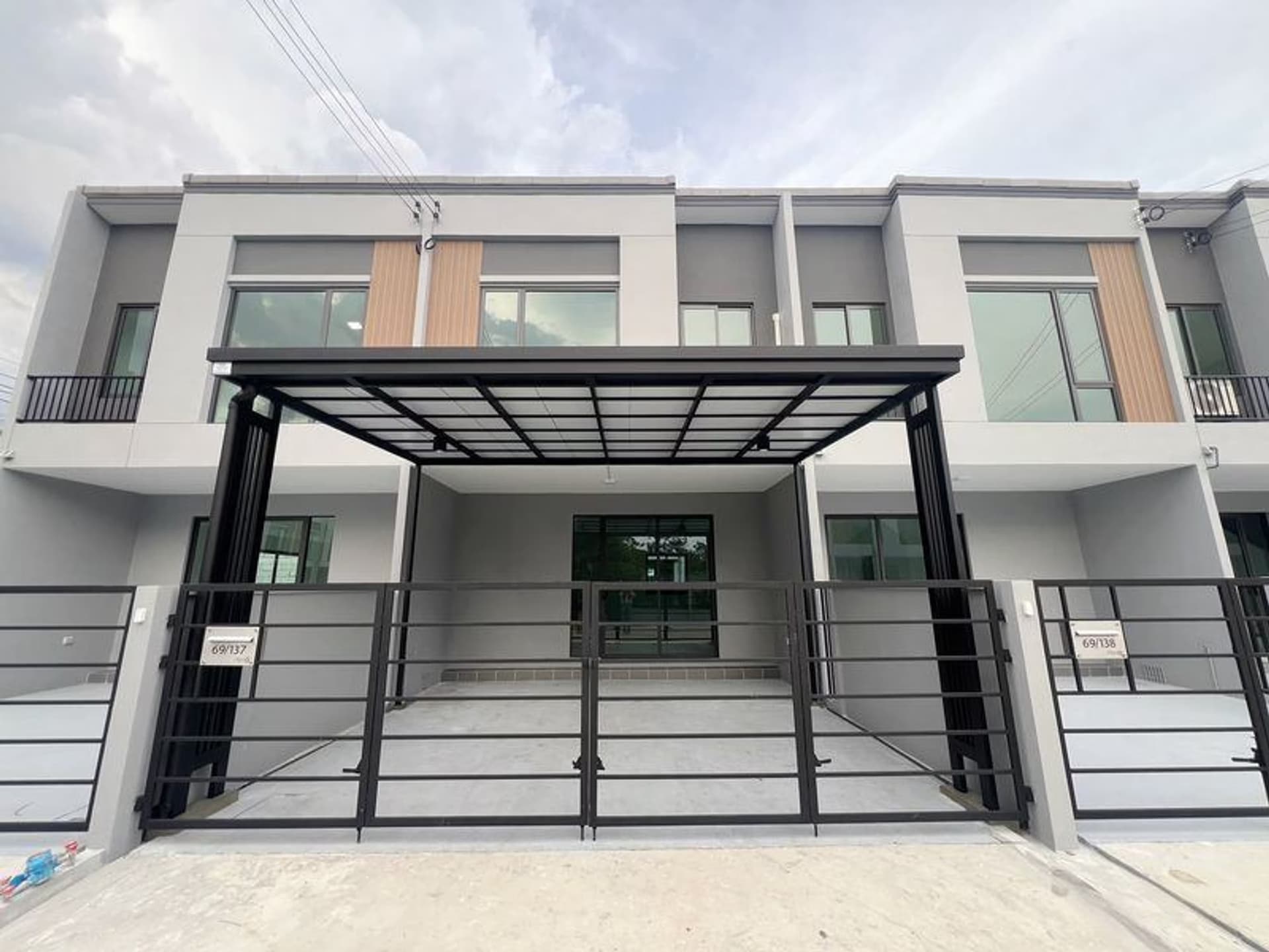 3 Bed Townhouse for Rent in Bang Phli - Image 1