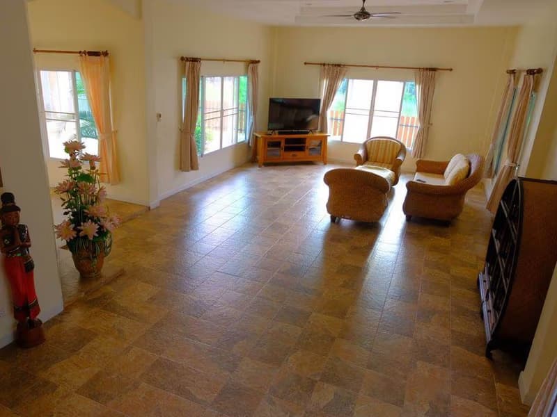 4 Bed House for Rent and Sale in Hang Dong