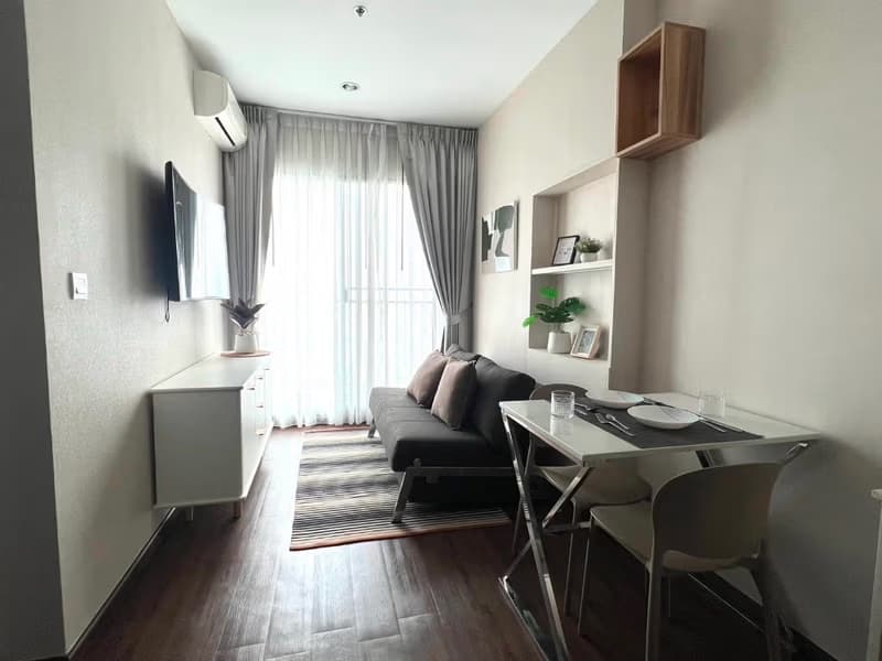 Condo for Rent at C Ekkamai