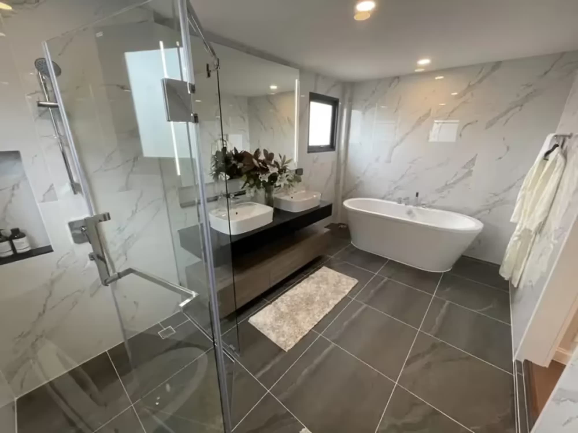 5 Bedroom House - Image 5