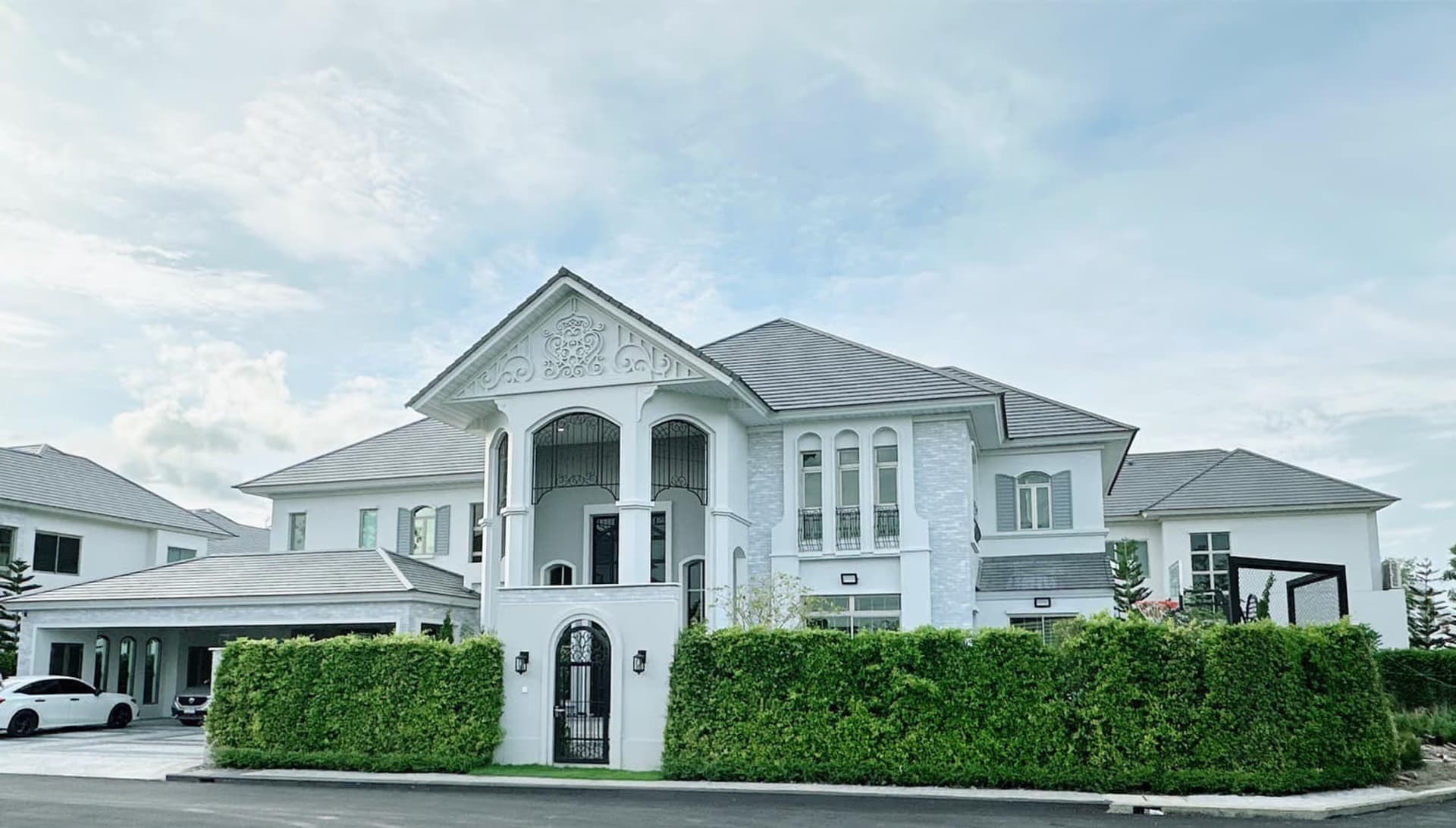 5 Bed House for Rent and Sale in Prawet - Image 1