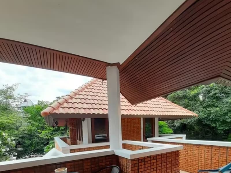 6 Bedroom House