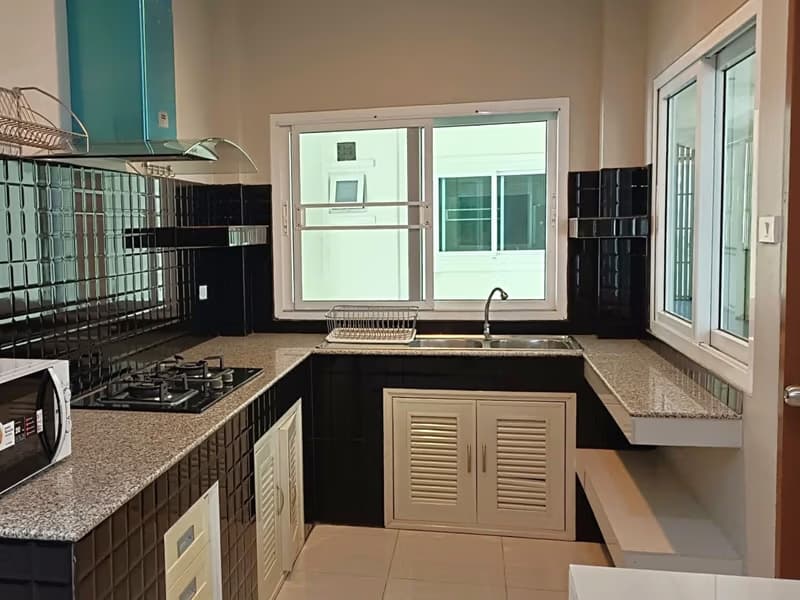 6 Bed House for Rent in Hang Dong