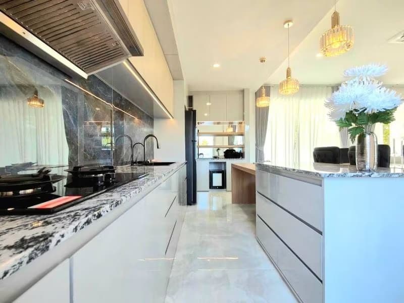 6 Bed House for Sale in San Kamphaeng District