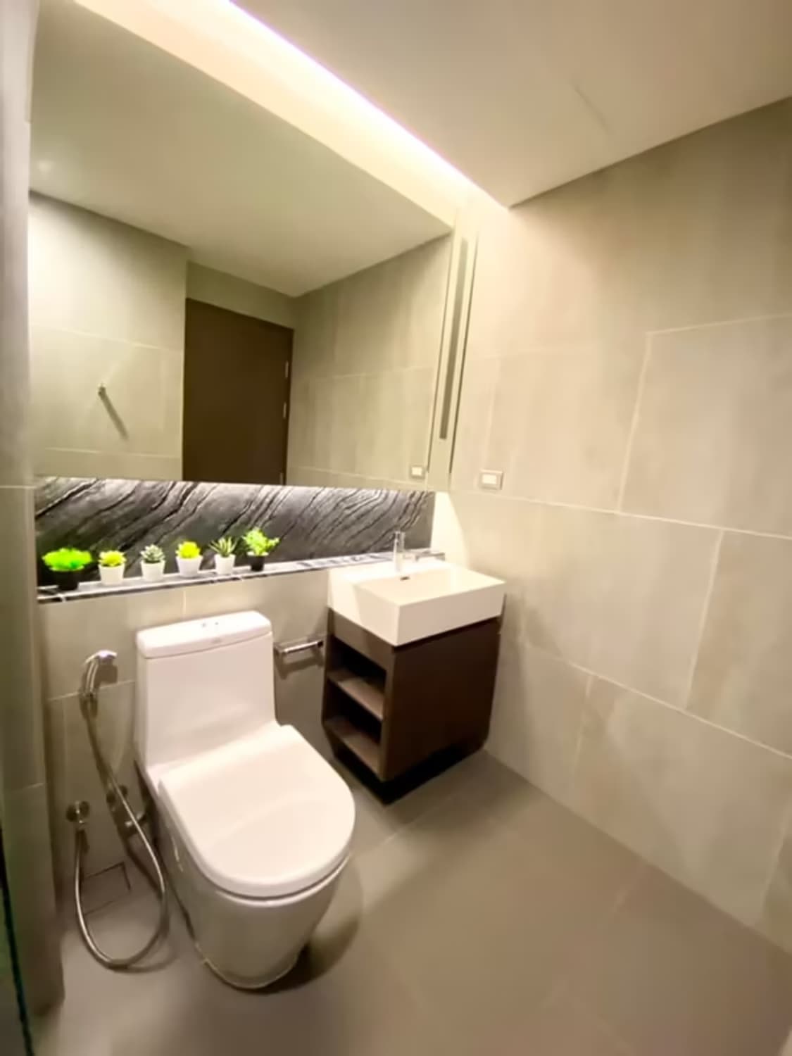 Condo for Rent at The Lumpini 24 - Image 5