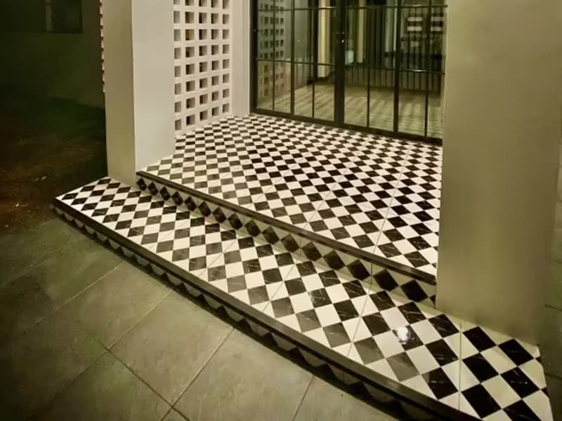 6 Bedroom House