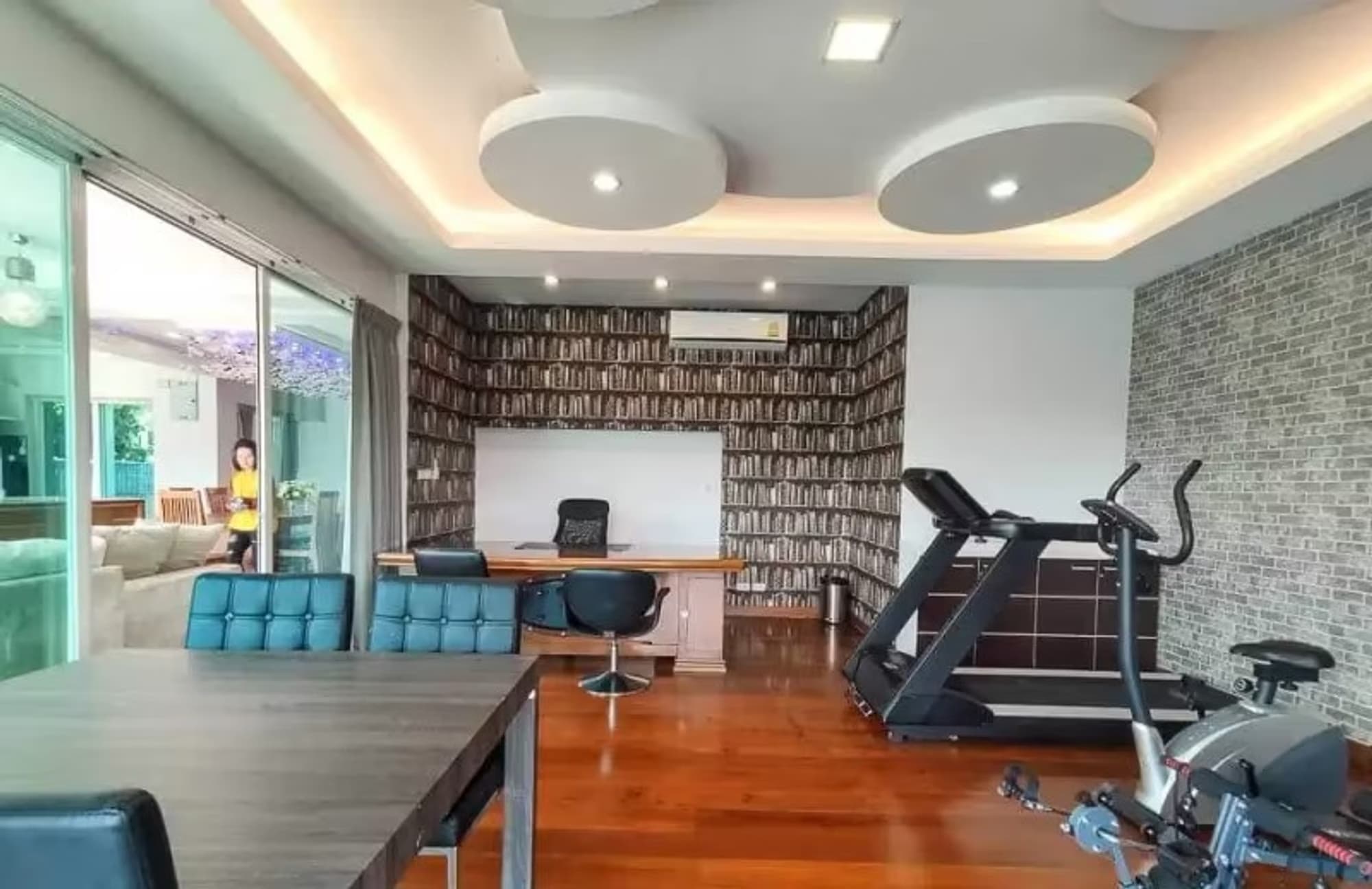 4 Bedroom House - Image 7