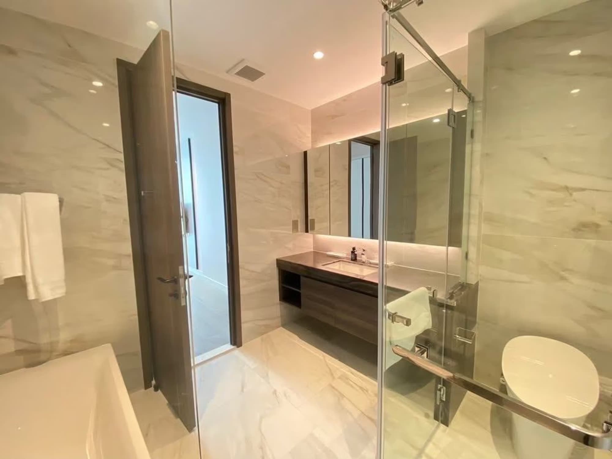 3 Bed Condo for Rent in Sathon - Image 4