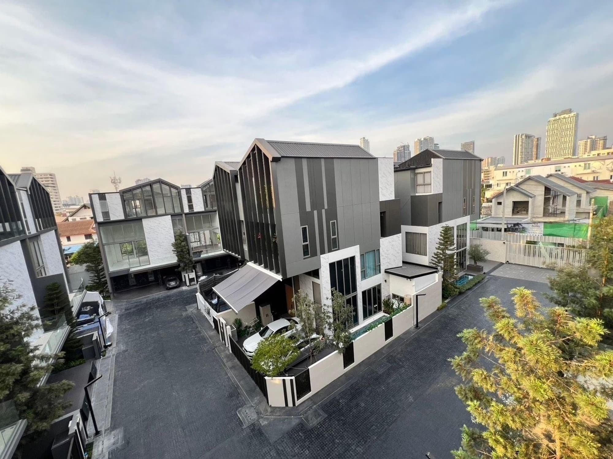 3 Bed House for Rent in Khlong Toei - Image 14