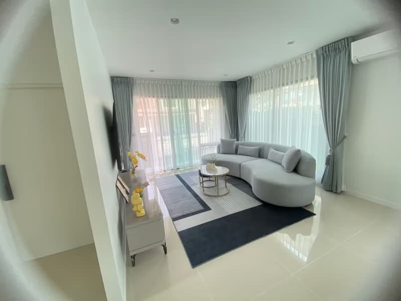4 Bed House for Rent in Bang Kapi