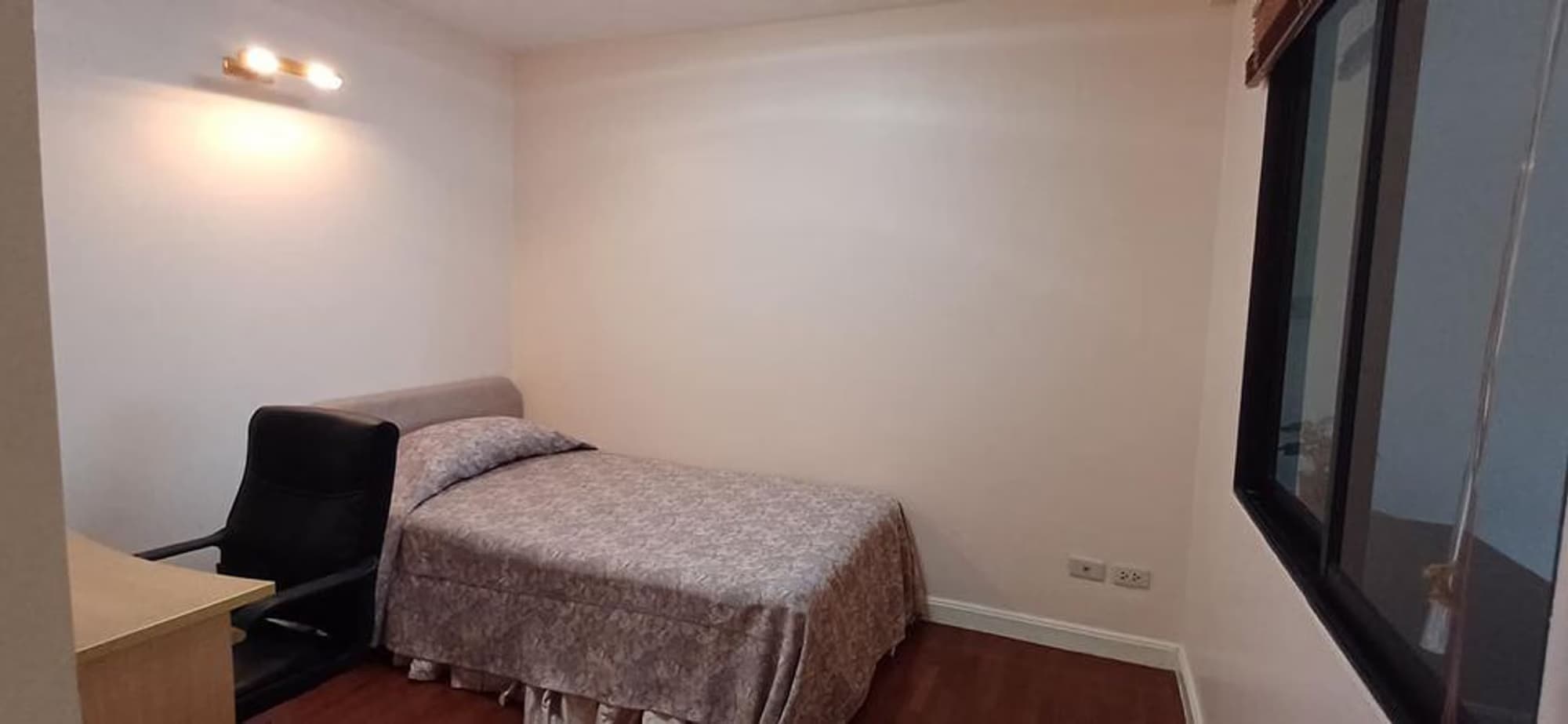 2 Bed Condo for Sale in Pathum Wan - Image 2
