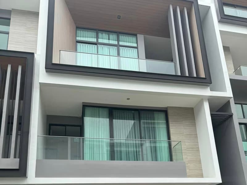 Townhouse for Sale at Nirvana Define Srinakarin-Rama9