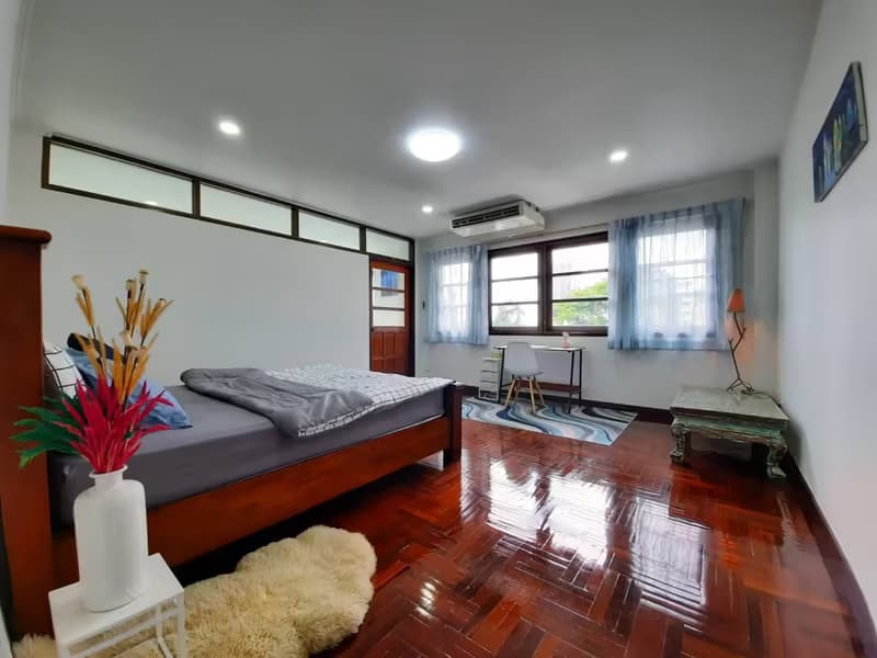 Service apartment for Rent in Watthana 
