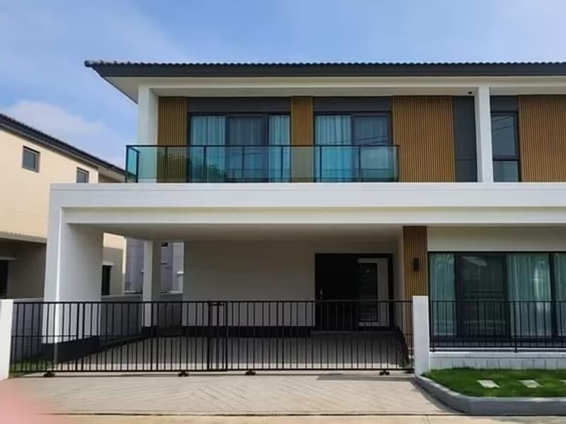 House for Sale in Bang Phli.