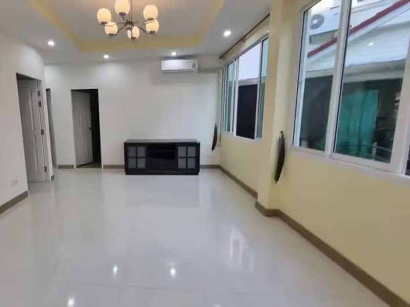7 Bedroom House