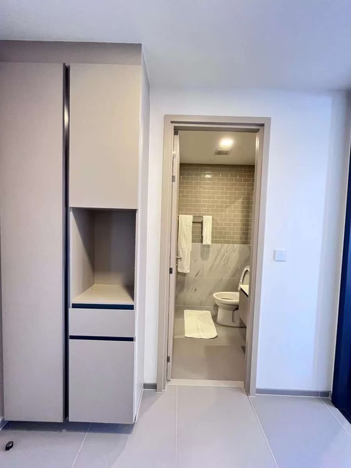 1 Bed Condo for Rent and Sale in Phaya Thai - Image 9