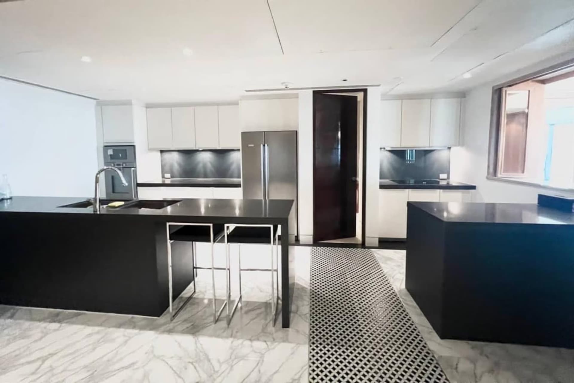 3 Bed Condo for Rent and Sale  Near Ratchadamri BTS - Image 6
