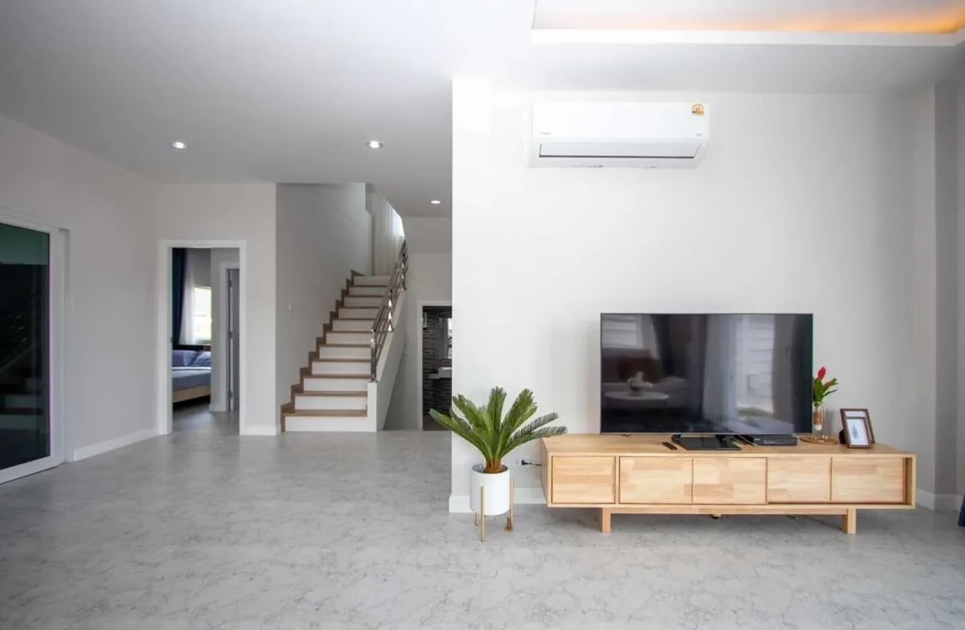 4 Bed House for Rent in San Kamphaeng - Image 4