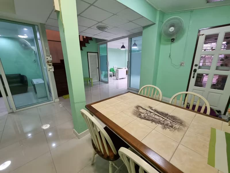 Townhouse for Rent in Phra Khanong near Punnawithi BTS