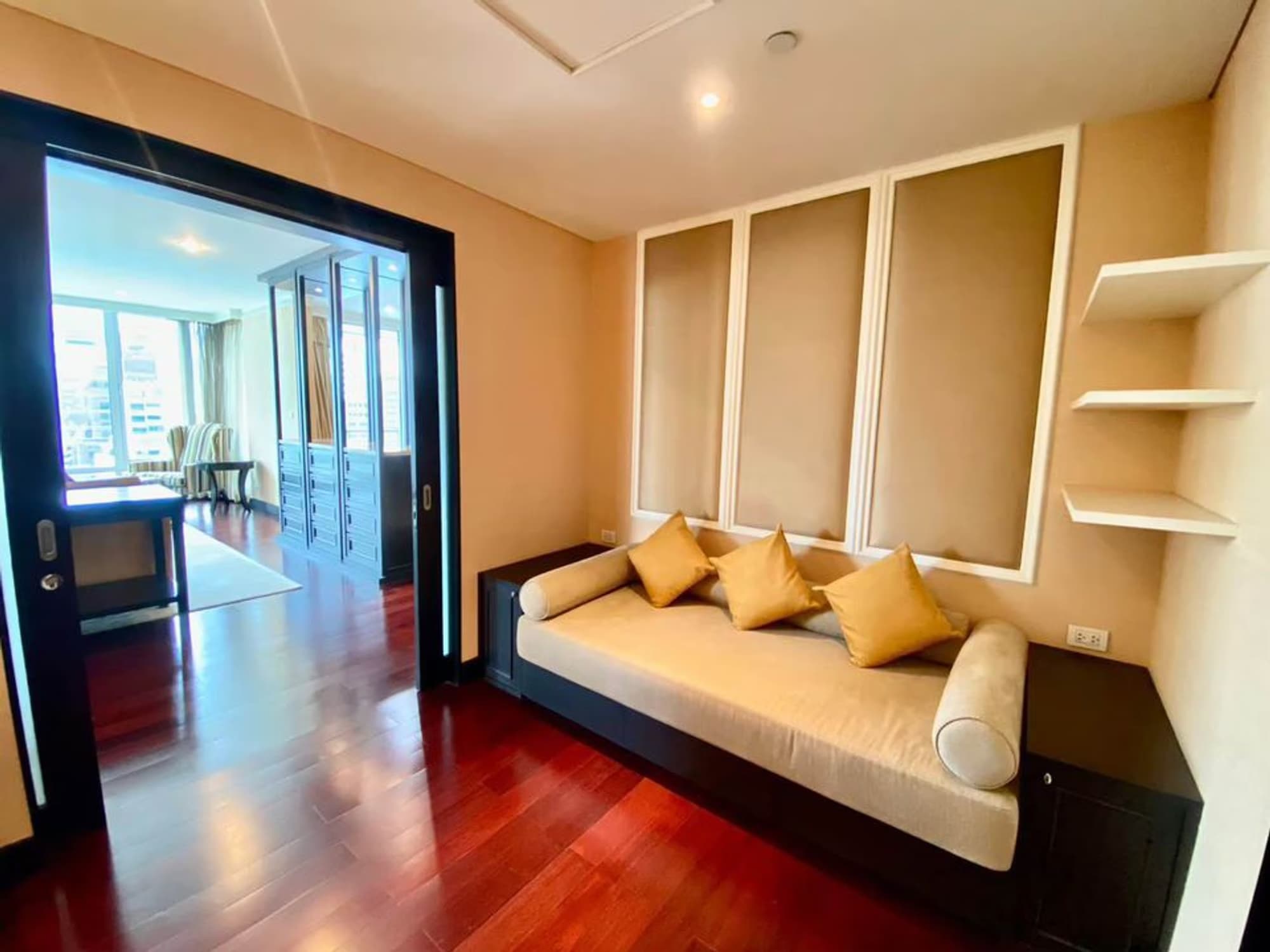 Condo for Rent at The Park Chidlom - Image 3