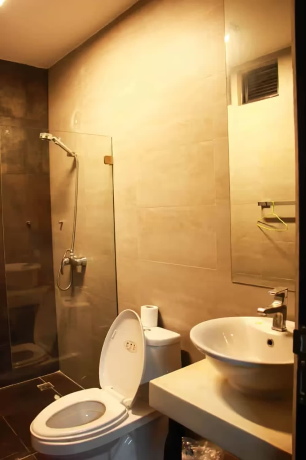 6 Bedroom House - Image 34
