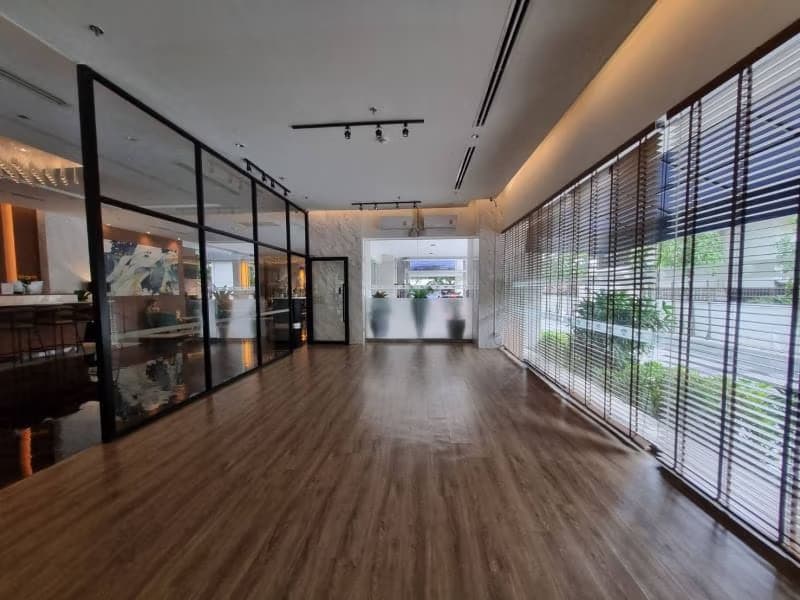 1 Bed Commercial for Rent in Huai Khwang