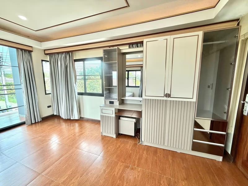 6 Bed House for Rent in Mueang Chiang Mai District