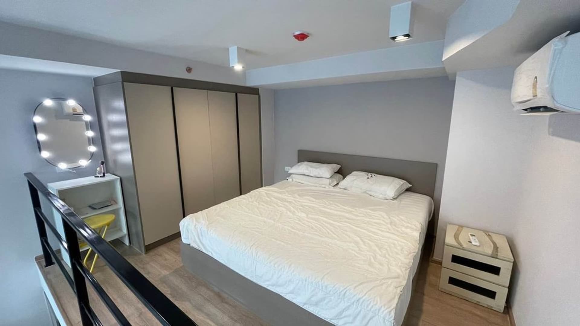 1 Bed Condo for Rent in Huai Khwang - Image 3