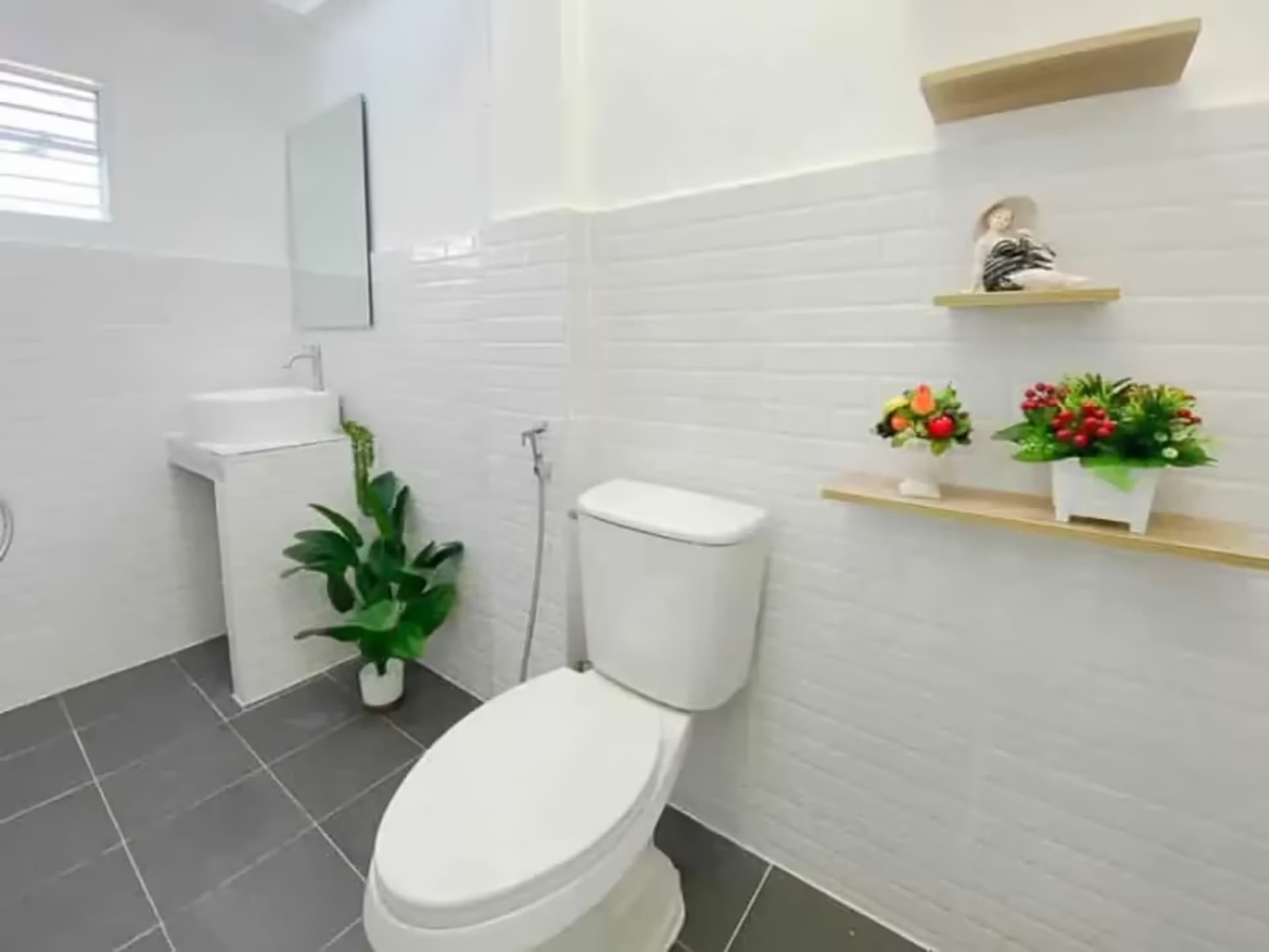 2 Bedroom House - Image 5