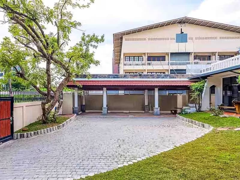 4 Bedroom House for Rent in Bang Na