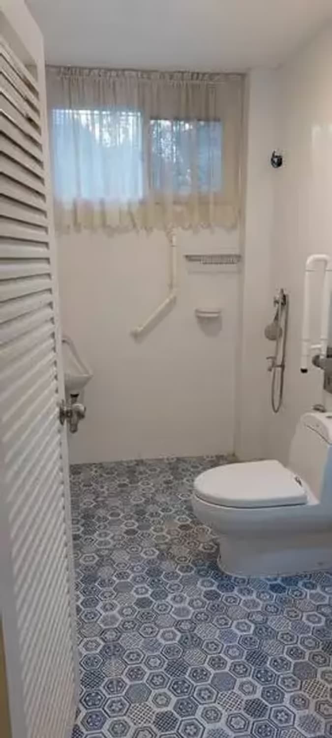 5 Bedroom House - Image 27