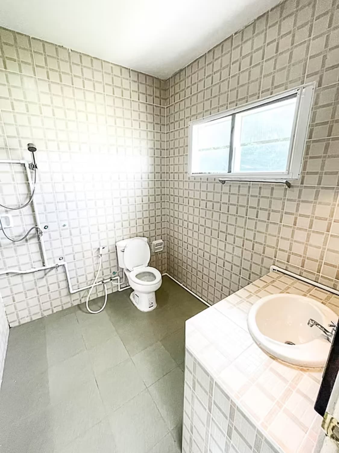 4 Bedroom House - Image 14