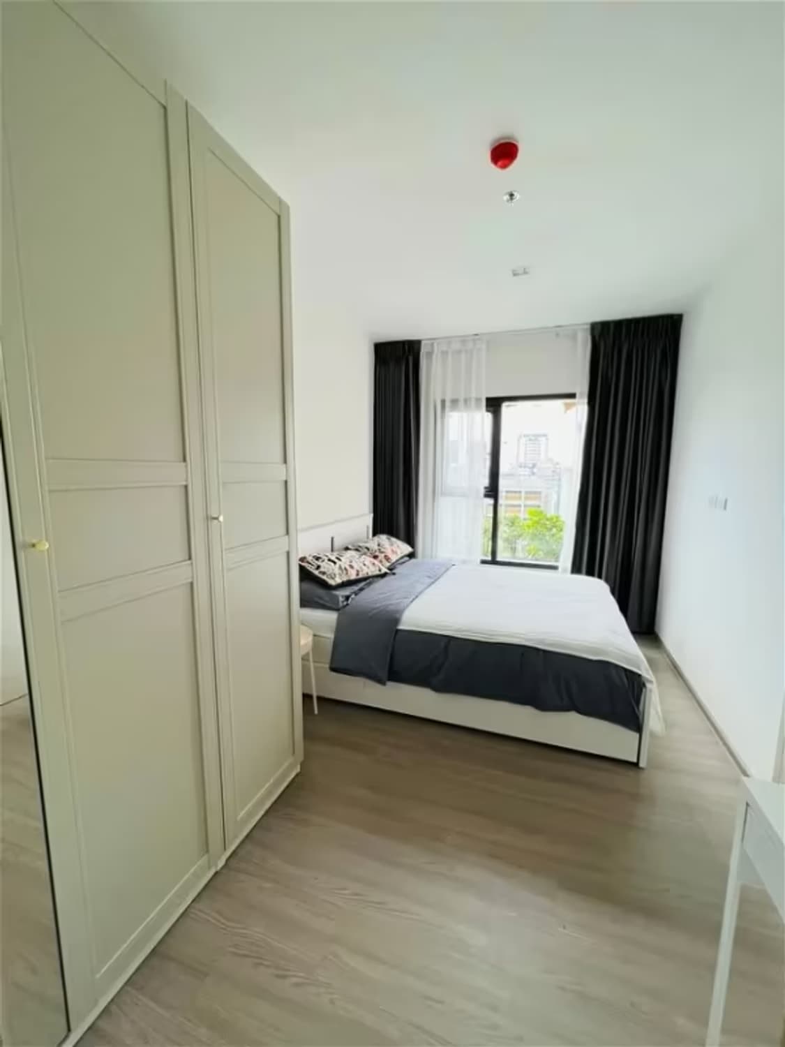 Condo for Rent at The Base Petchaburi-Thonglor - Image 10
