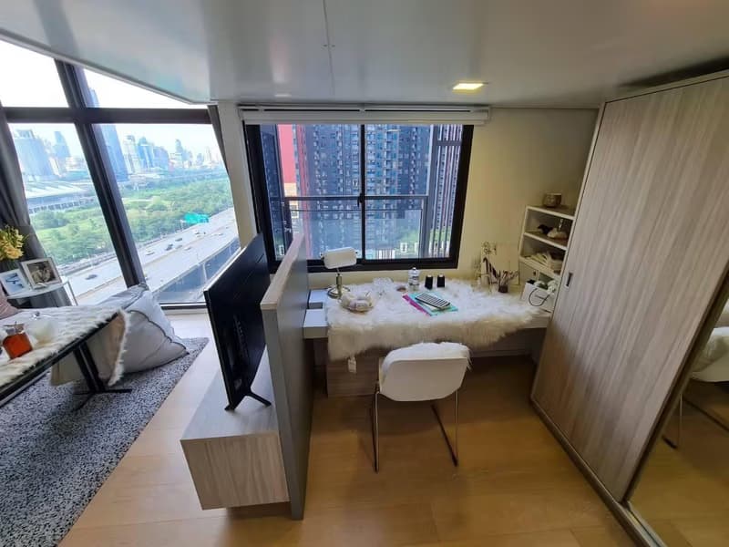 1 Bed Condo for Sale in Ratchathewi