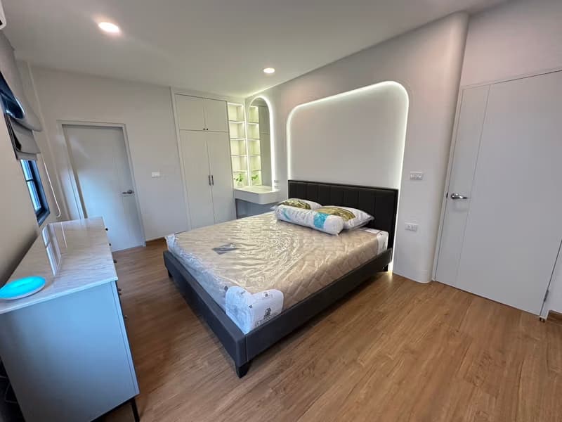 4 Bed House for Rent and Sale in Bang Phli