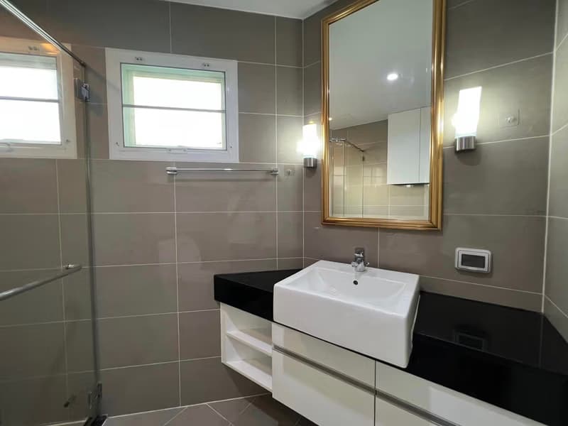 2 Bed Condo for Rent and Sale  Near Thailand Cultural Centre MRT