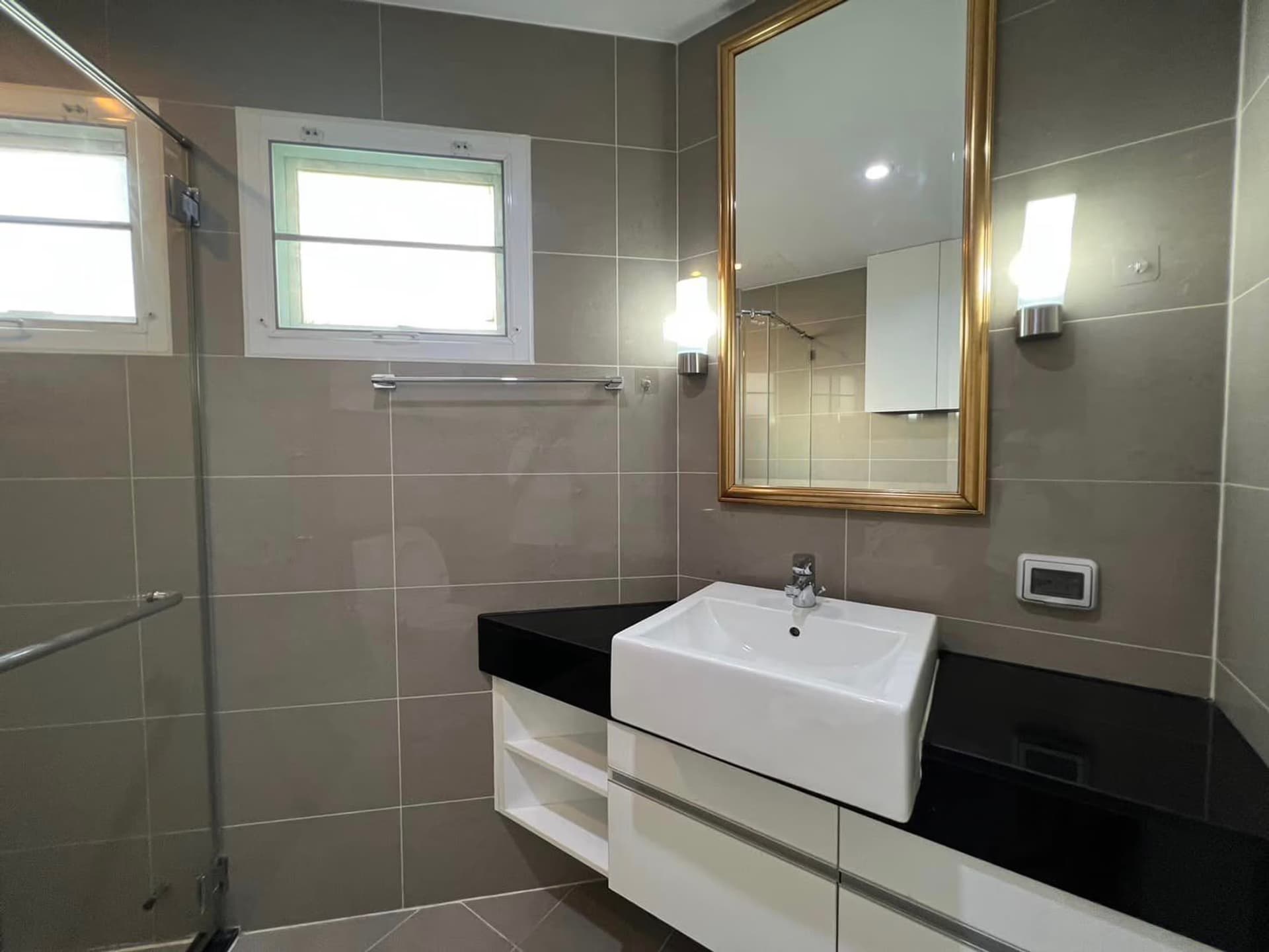 2 Bed Condo for Rent and Sale  Near Thailand Cultural Centre MRT - Image 5